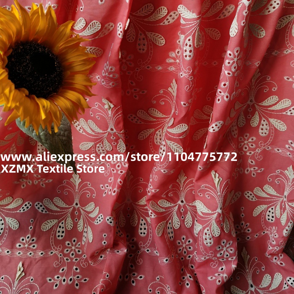 赤いベースに3Dの花柄刺繍が施された生地、透かし模様の織物、 - Vintage Sewing Textile のレビューと価格